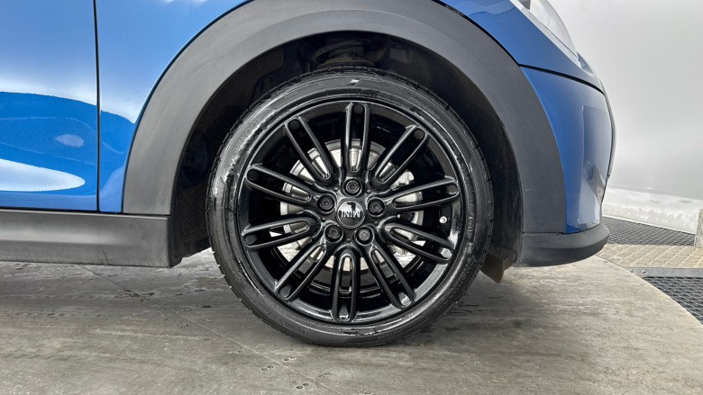 MINI Hatchback 1.5 Cooper Exclusive 3dr Auto Petrol Hatchback